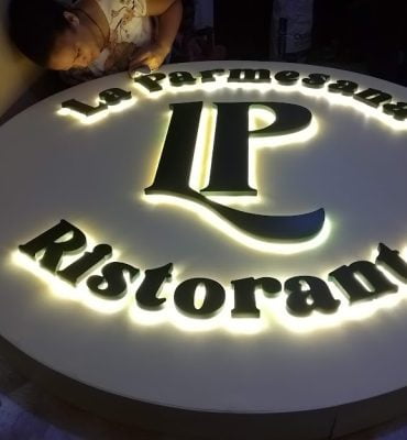 Letreros luminosos con retroiluminación con letras MDF